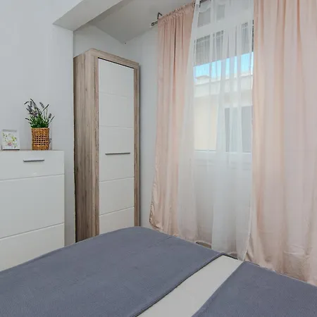 Pisacic Apartment Vir